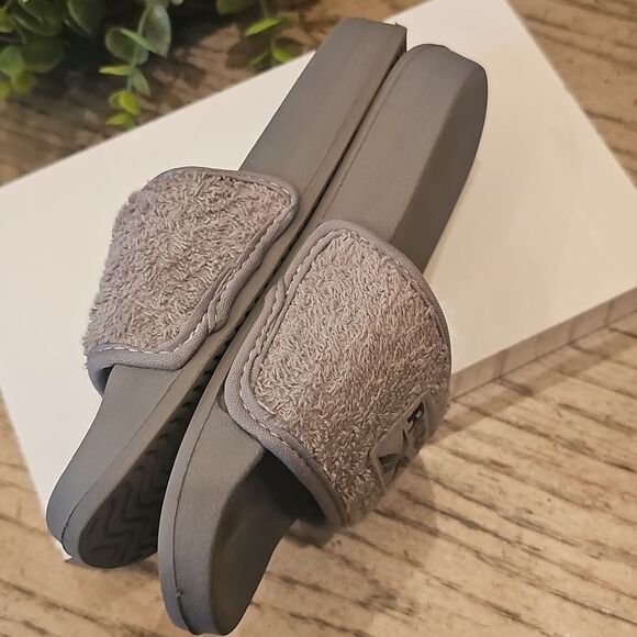 Reebok Kids Soft Gray Slide Sandals Size 13 - Picture 3 of 7